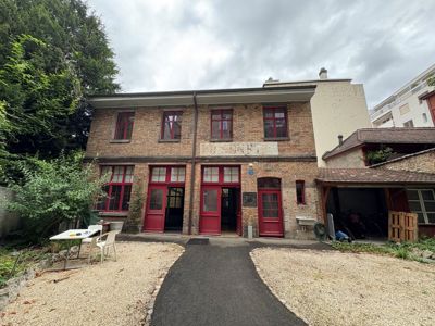 Grosszügige Fläche auf zwei Etagen + überdachter Aussenbereich & Lagerfläche