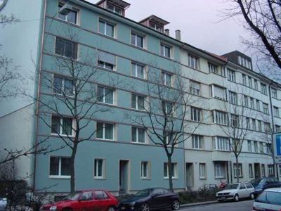 teilsanierte Altbauwohnung mit Charme